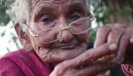 印度网红夫妇吃瓜,揭秘网红圈背后的故事